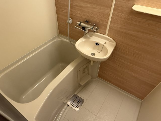 メゾンアイエムの浴室