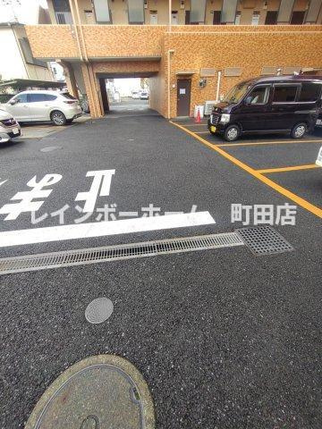ライオンズマンション桜ヶ丘駅前※初期費用分割あと払いサービス利用可能物件の駐車場|駐車場完備です