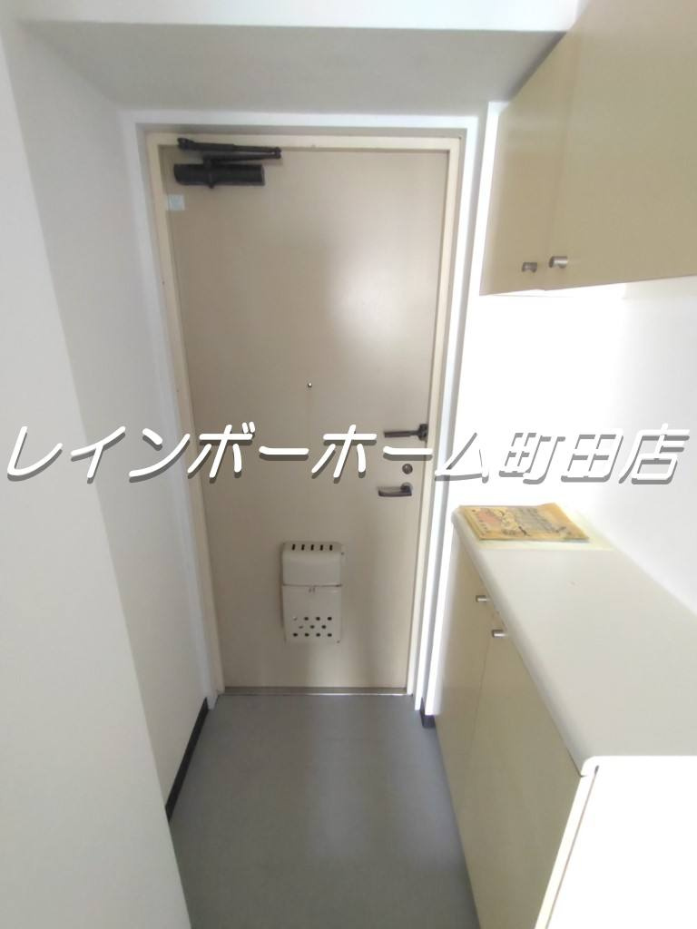 ライオンズマンション桜ヶ丘駅前※初期費用分割あと払いサービス利用可能物件の玄関|明るい玄関です