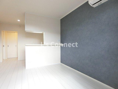 【居間・リビング】 | ＳＯＬ・ＴＥＬＬＡＺＡ | アクセントクロス仕様のＬＤＫ。