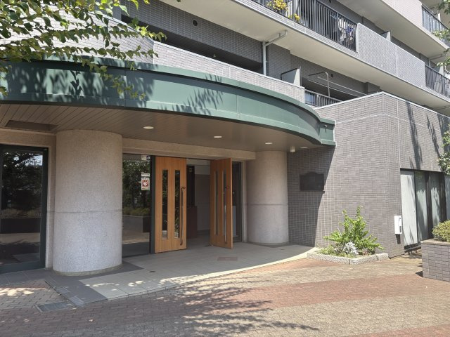 モア・ステージ桜が丘のエントランス