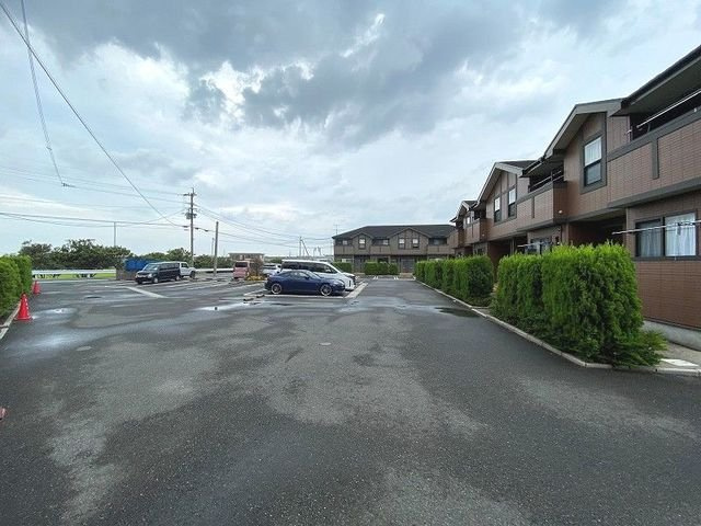 マーベラス・コートＳ　Ｄの駐車場