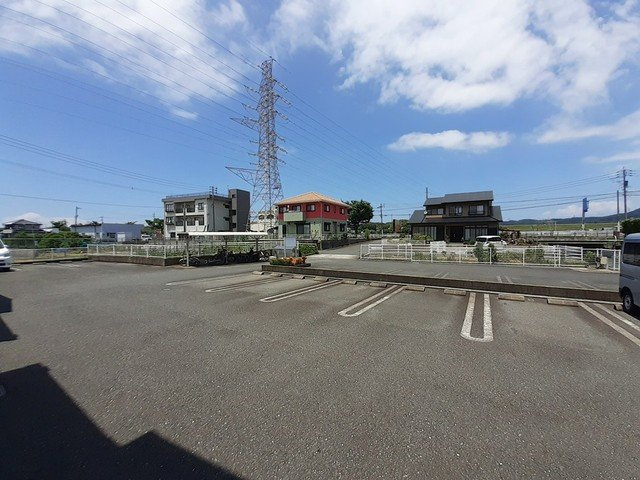 グランシャリオＢの駐車場