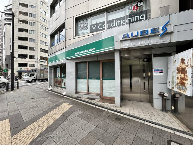 ＡＵＢＥ新川ビル　8Fのエントランス