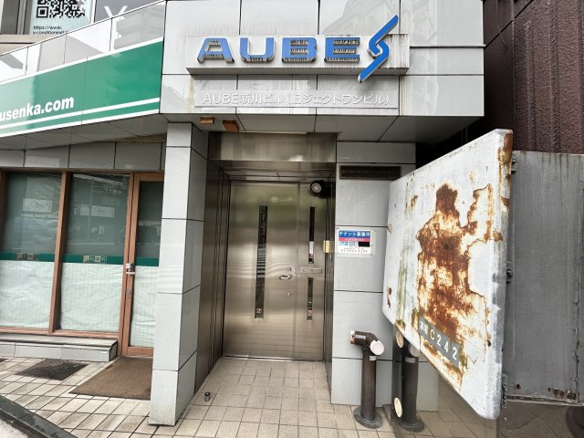 ＡＵＢＥ新川ビル　8Fのエントランス