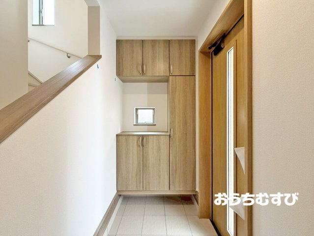 春日井市高森台4丁目（全2棟）の玄関