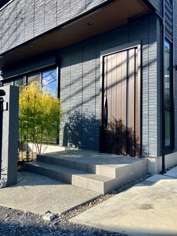 東寺方戸建のエントランス