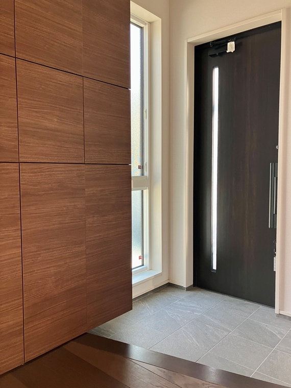 東寺方戸建の玄関