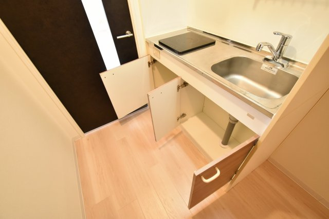 ONE　ROOF　FLAT　NISHINOMIYAのキッチン|キッチン下収納