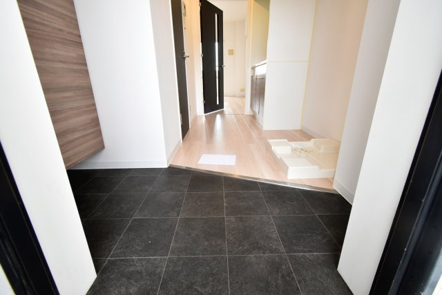 ONE　ROOF　FLAT　NISHINOMIYAの玄関|玄関
