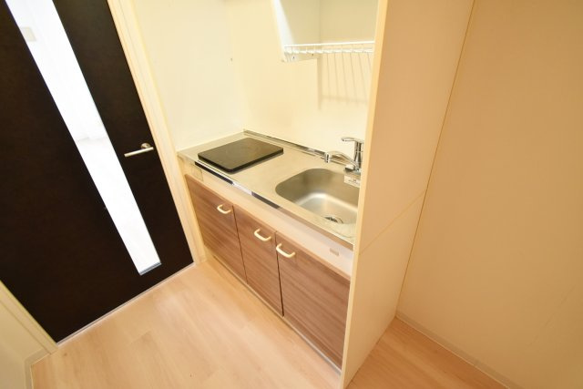 ONE　ROOF　FLAT　NISHINOMIYAのキッチン|IHコンロ