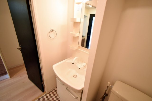 ONE　ROOF　FLAT　NISHINOMIYAの独立洗面台