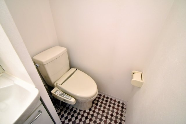 ONE　ROOF　FLAT　NISHINOMIYAのトイレ