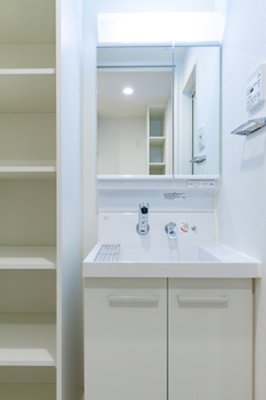 【洗面所】 | レビスタ白金高輪 | ※写真は同タイプ住戸です。