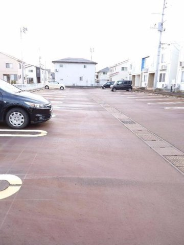 カームリー　Ⅲの駐車場