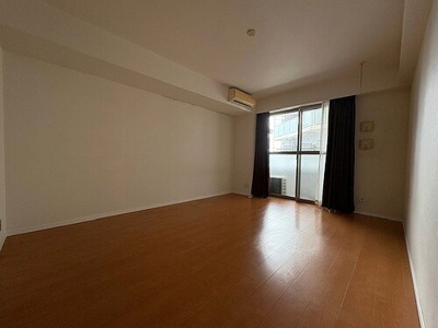 【居間・リビング】 | アトラス白山 | 洋室　約9.3畳　内装後