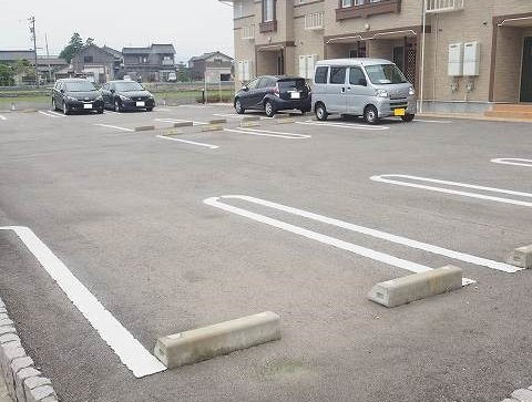 フェスティナ・レンテの駐車場|駐車スペースもあります