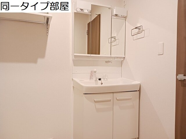 アンシャンテ　Ⅴの洗面所|ゆったりとスペースのある洗面所