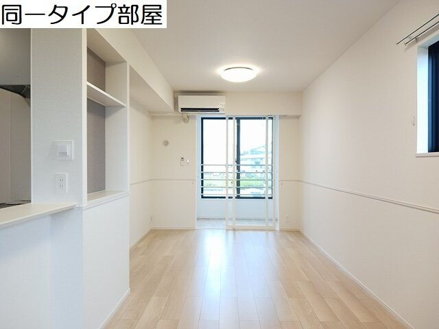 アンシャンテ　Ⅴの居間・リビング|こちらのリビングで趣味の時間をお楽しみください