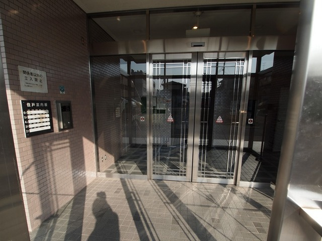 サニーコート西真美のエントランス