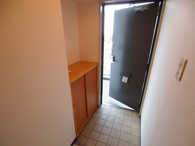 サニーコート西真美の玄関