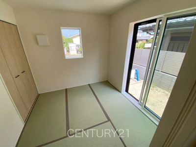 【和室】 | 前橋市南町24-1（2号棟） | 和室はLDKと続き間で開放感があります。
引き戸で簡単に仕切れますので状況に合わせた使い方ができます。