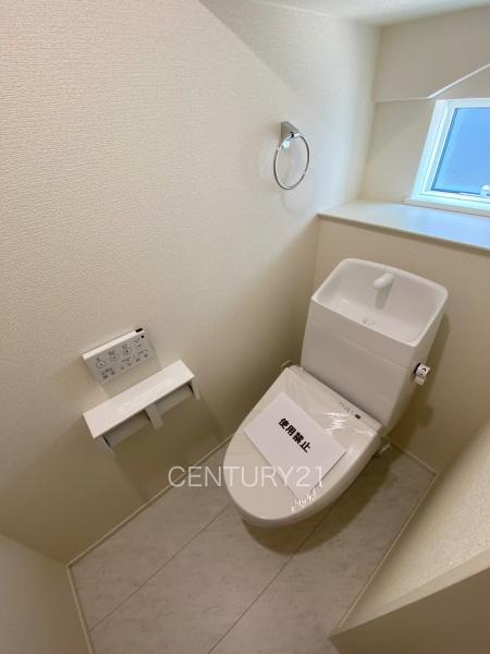 前橋市南町24-1（2号棟）のトイレ|１階トレイです。
温水シャワー洗浄機能付きです。