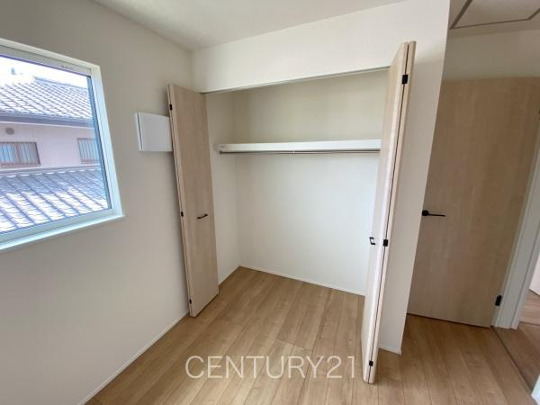 前橋市南町24-1（2号棟）の収納|ハンガーパイプ付きクローゼットです。