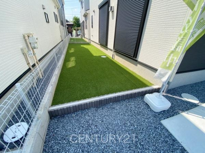 【庭】 | 前橋市南町24-1（2号棟） | 人口柴を設置