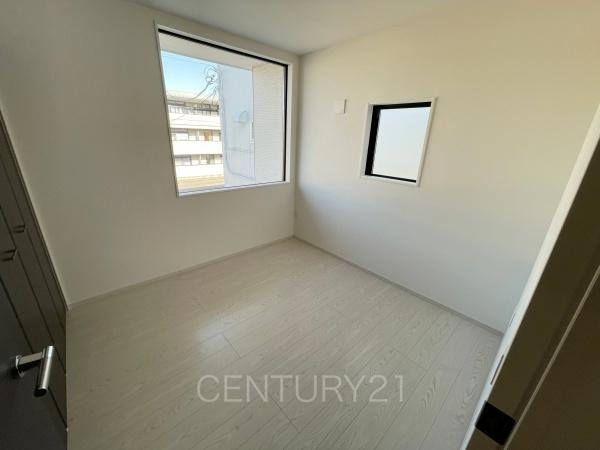 前橋市南町新築一戸建ての洋室|２面採光の明るい洋室です。