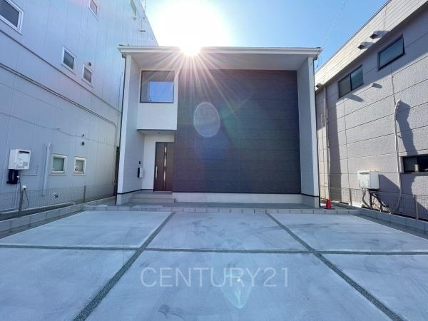 前橋市南町新築一戸建ての前面道路含む現地写真|並列駐車可能な駐車場スペースです。