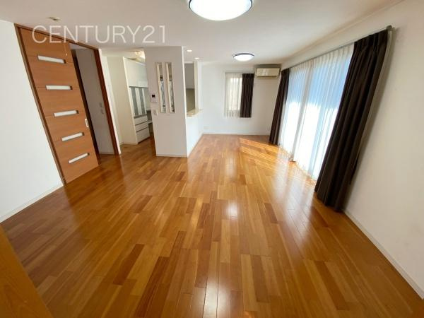 高崎市三ツ寺町中古一戸建ての居間・リビング