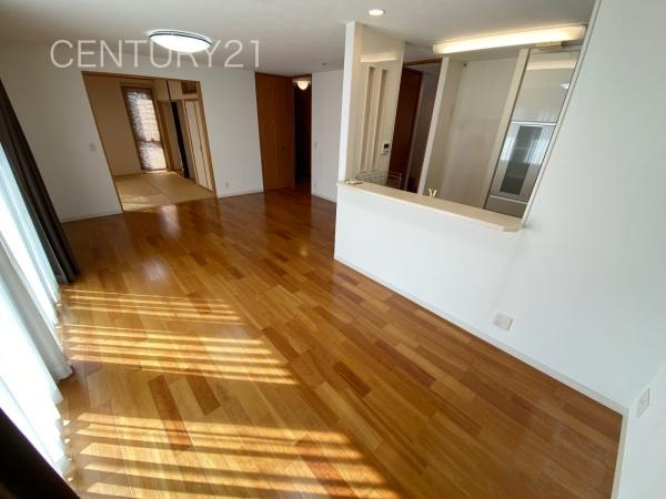 高崎市三ツ寺町中古一戸建ての居間・リビング