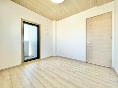 【洋室】 | グランアッシュ天美駅前 | 家族一人ひとりの大切なプライベート空間。趣味に合わせて使って頂けるようシンプルに仕上げてあります。暮らし心地を大きく左右する収納を、適材適所に配置し使い勝手を考慮しました。