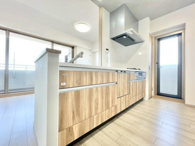 【キッチン】 | グランアッシュ天美駅前 | ご家族みんなで調理ができる位のスペースを実現したキッチン空間となっております。みんなで作った料理を召し上がりながらの会話は至福のひとときになるはずです♪