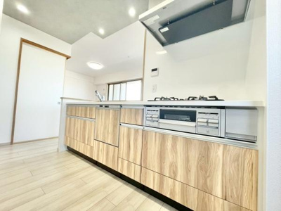 【キッチン】 | グランアッシュ天美駅前 | ご夫婦や親子での料理をする時間が楽しくなる使い勝手の良い、広いワークトップ♪