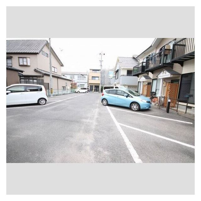 ＤＯＵＰＬＥＸ国王６５の駐車場