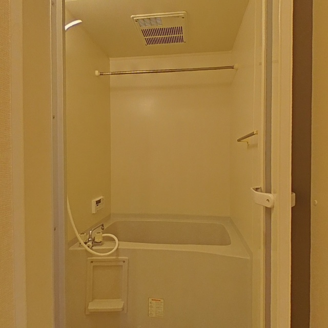 岐阜市粟野西３丁目のアパートの浴室