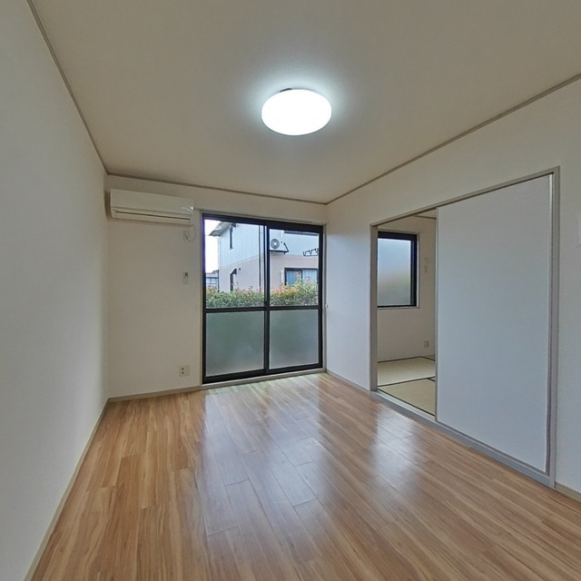 岐阜市粟野西３丁目のアパートの居間・リビング