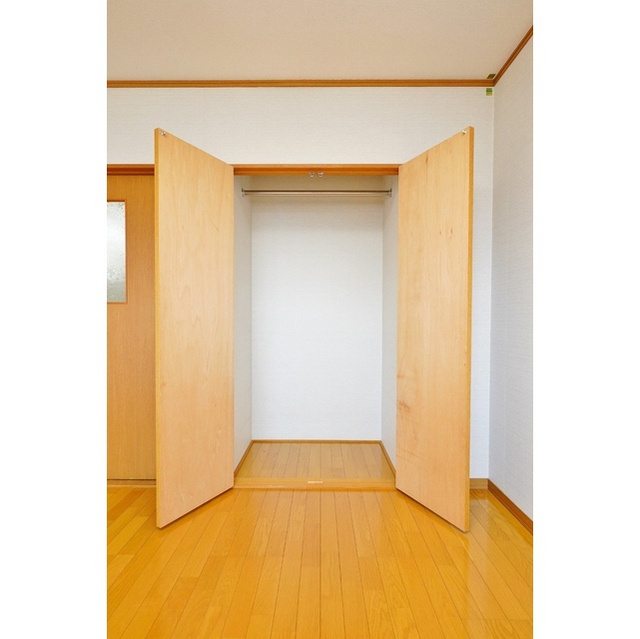 フィオーレ白山の収納|洋室　8.4帖