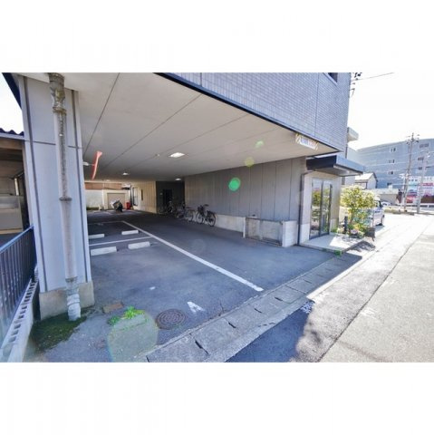 フィオーレ白山の駐車場