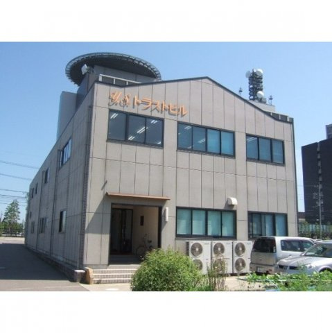 ＹＳトラストビルの外観