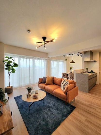 【居間・リビング】 | フェルティメイツ泉ヶ丘壱番館　中古マンション