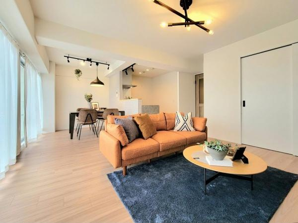 【居間・リビング】 | フェルティメイツ泉ヶ丘壱番館　中古マンション