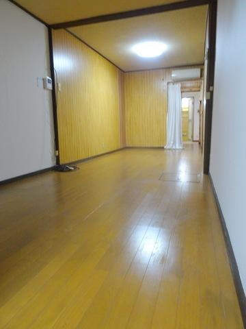 大正区鶴町戸建ての居間・リビング|★リビングも広々★