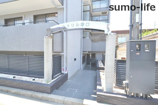 シェリル塚口のエントランス