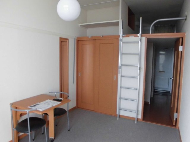 レオパレスアルキオネの居間・リビング