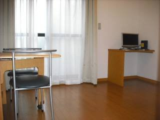 レオパレスウィステリアの居間・リビング