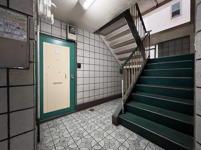 遠里小野ハイツのエントランス