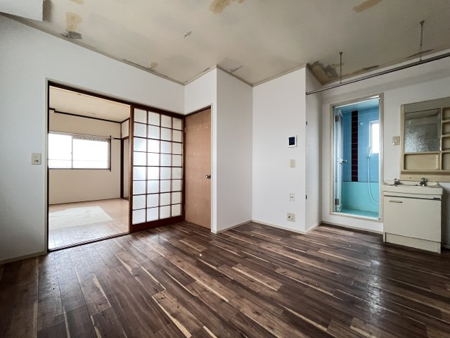 遠里小野ハイツの居間・リビング